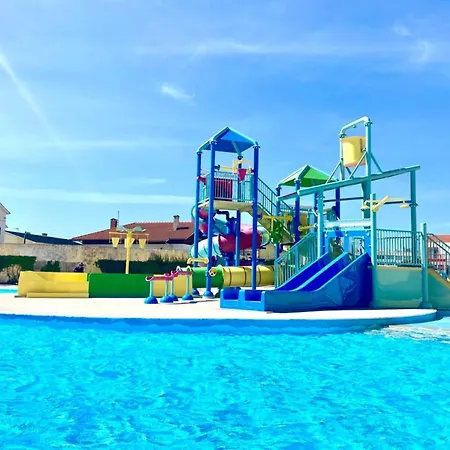 Cristal Vieira & 4* فييرا دي ليريا