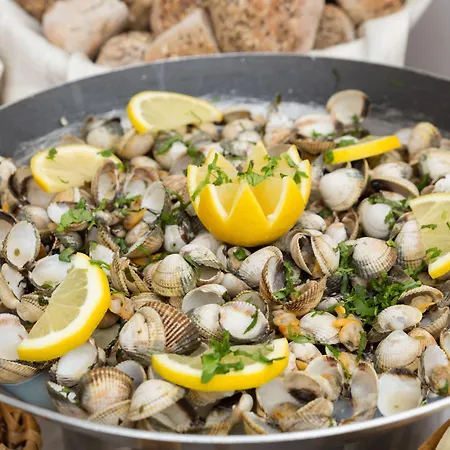 Cristal Vieira & فندق 4*